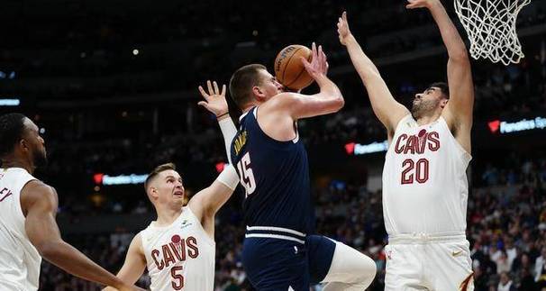 开云体育最新报道：湖人迎战掘金，浓眉哥与约基奇的精彩对抗，浓眉空砍36分湖人负开拓者