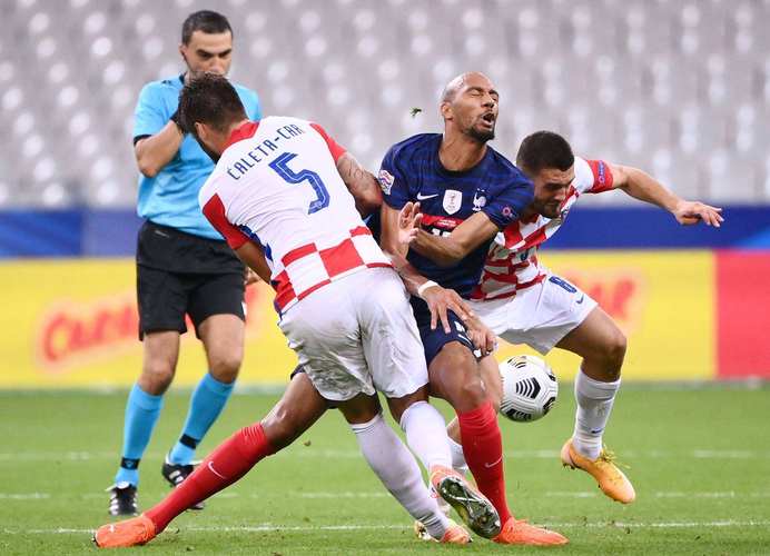 意大利足球的复兴之路，开云体育官网剖析原因。，意大利谁开球